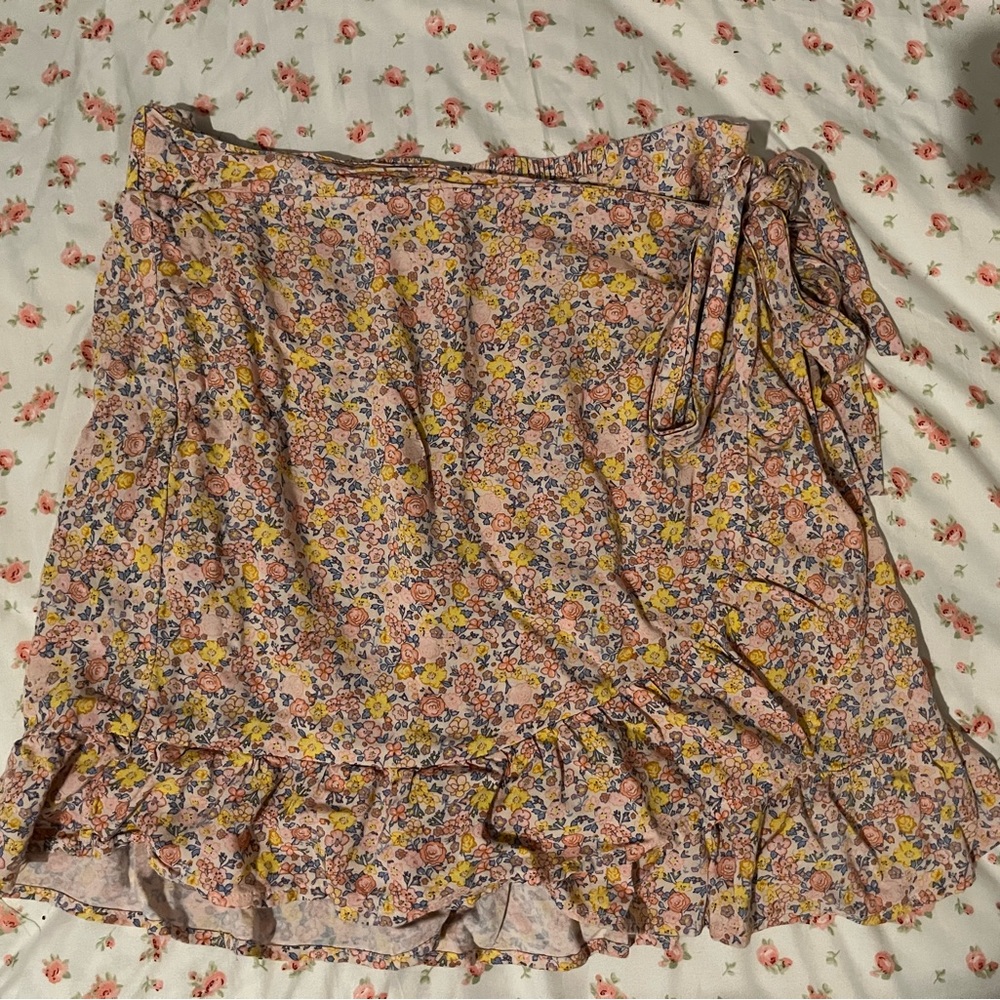 Wrap around floral skirt size M